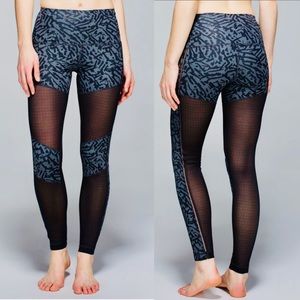 NWOT RARE Lululemon Hot to Street Pant - Size 6